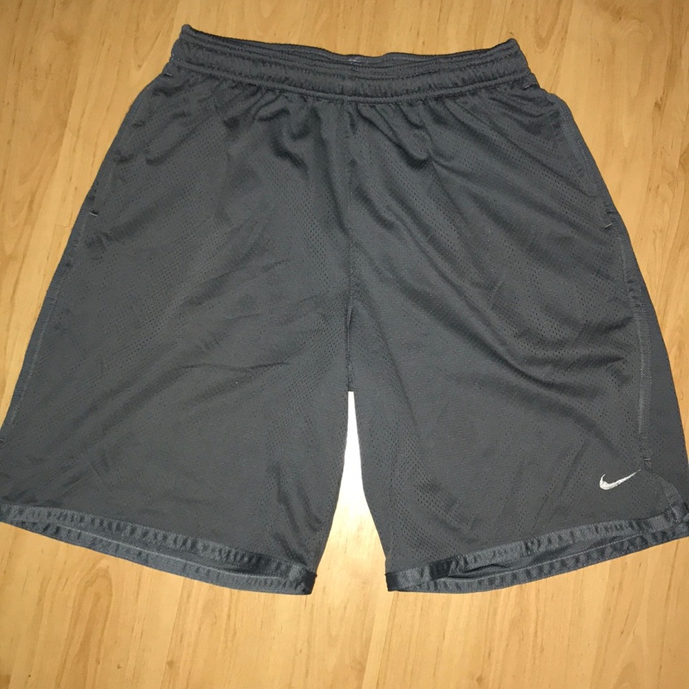 L men’s Nike athletic shorts. Dri-fit. Gray